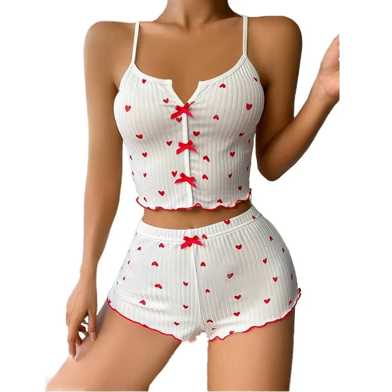 Conjunto de Pijama Feminino Sexy – Estampa de Corações, Cetim com Toque de Seda, Decote em V, Regata e Shorts – Roupa de Dormir e Loungewear